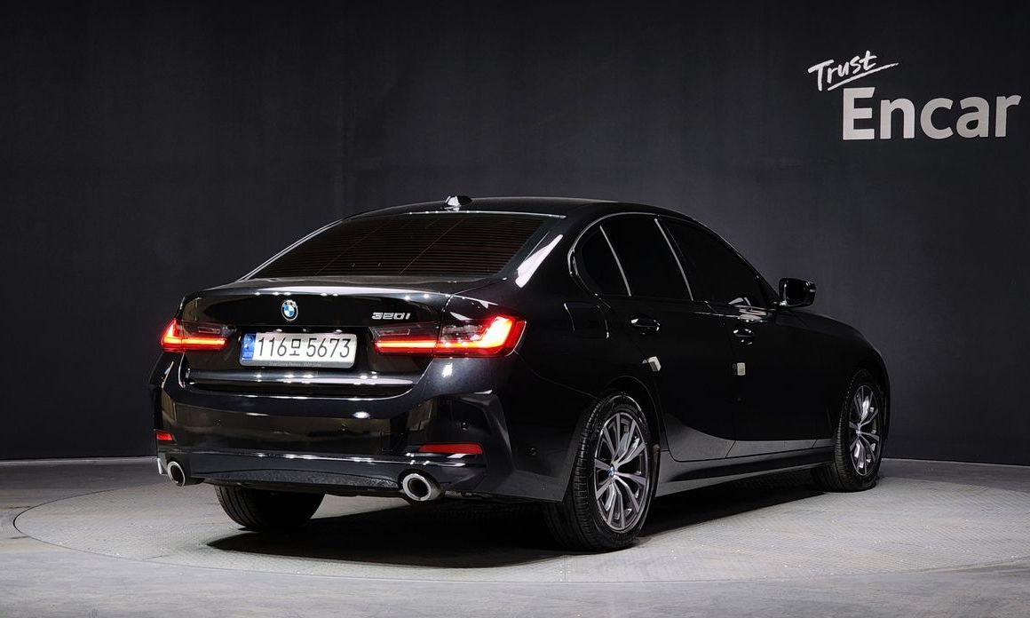 BMW 3-Series 2023
