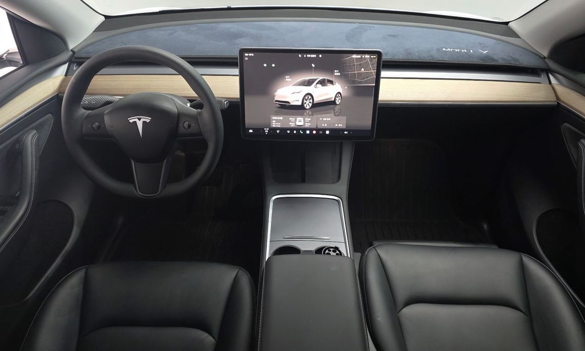 Tesla Model Y 2024