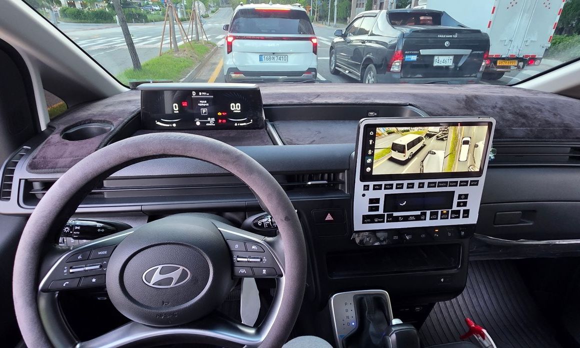 Hyundai Staria 2025