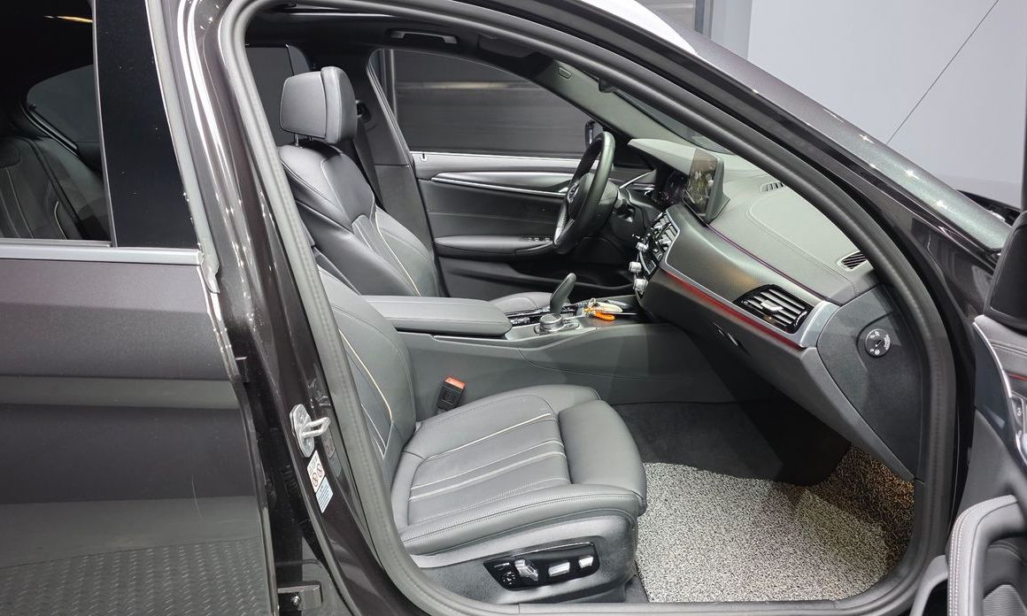 BMW 5-Series 2023