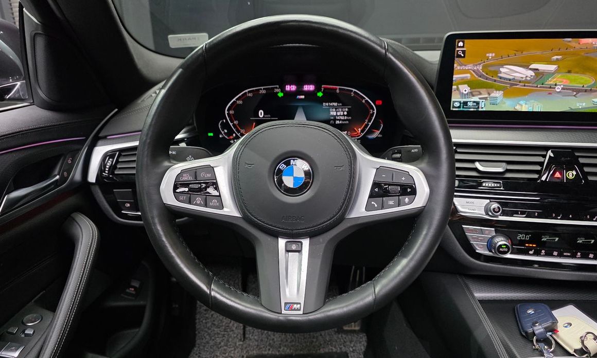 BMW 5-Series 2023