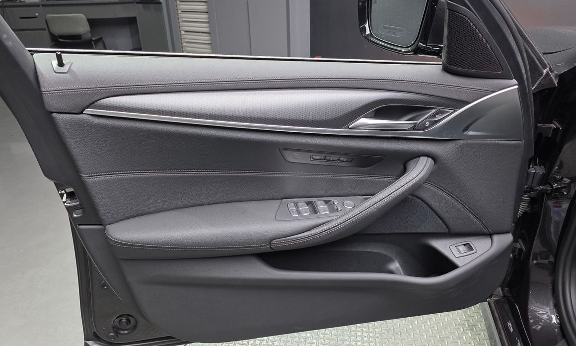 BMW 5-Series 2023
