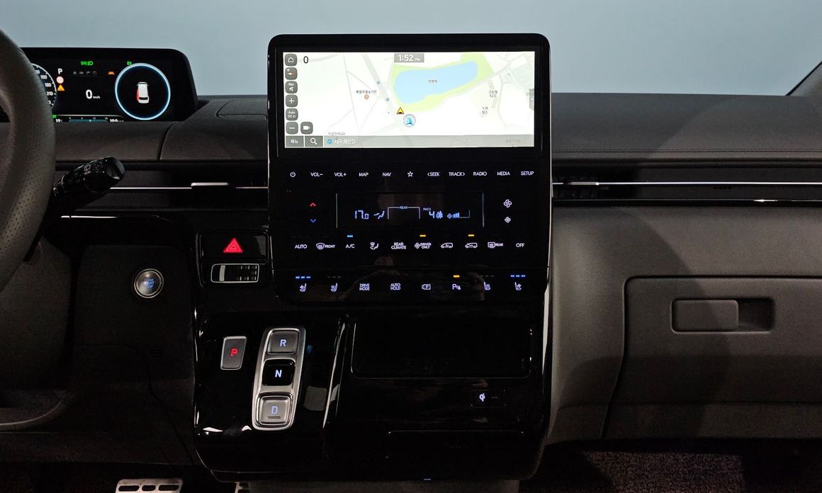 Hyundai Staria 2025