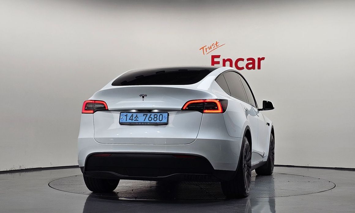 Tesla Model Y 2023