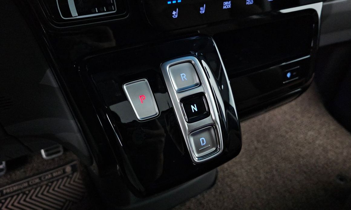 Hyundai Staria 2025