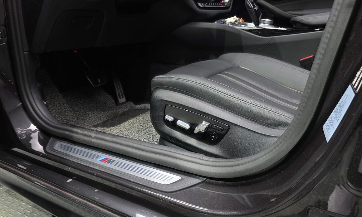 BMW 5-Series 2023