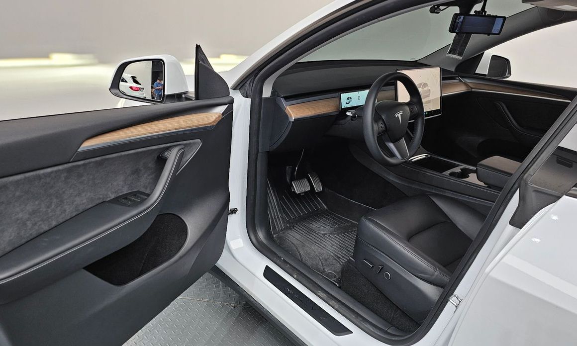 Tesla Model Y 2023