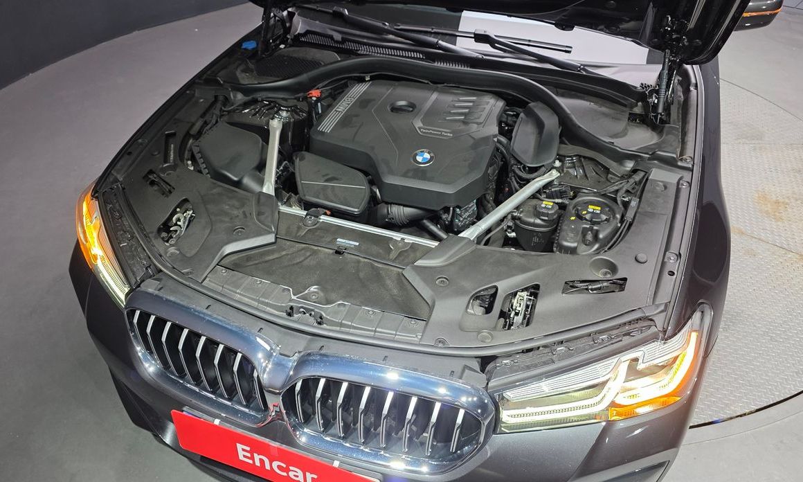 BMW 5-Series 2023
