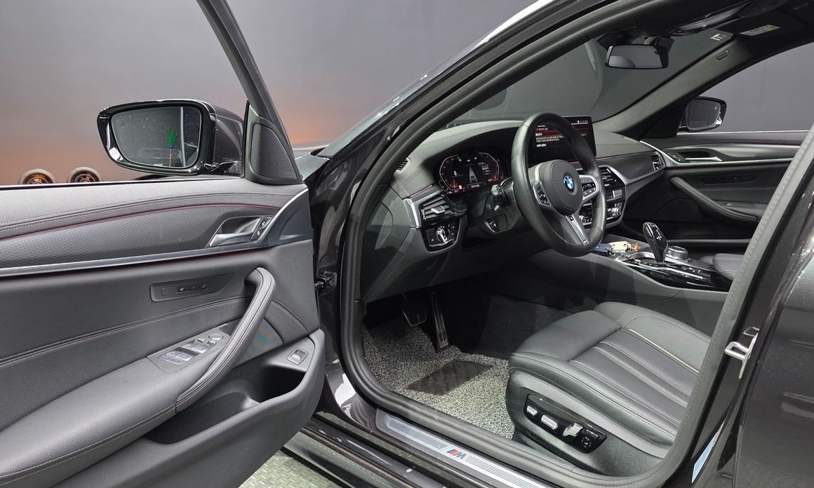 BMW 5-Series 2023