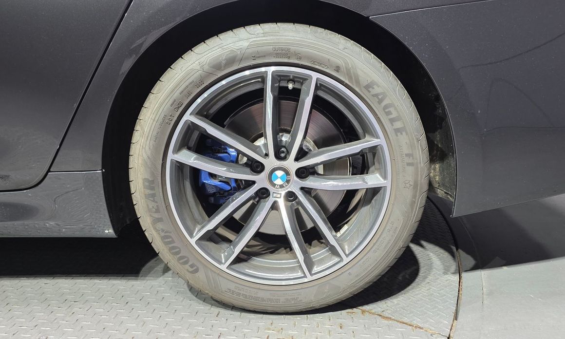 BMW 5-Series 2023