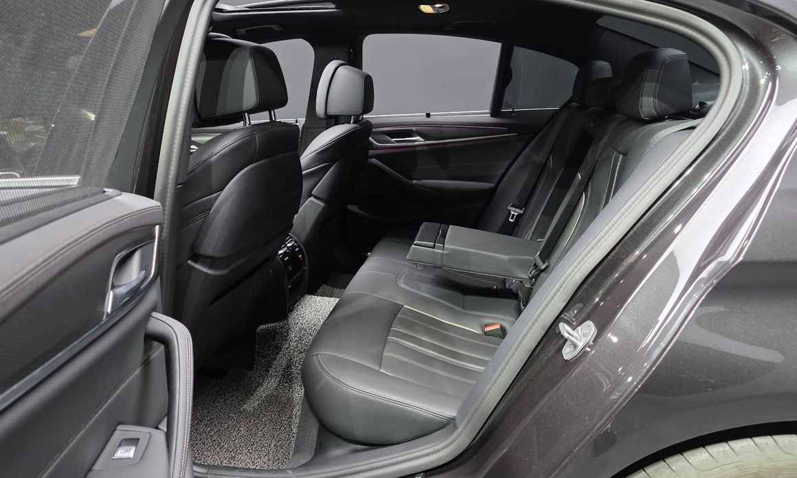 BMW 5-Series 2023