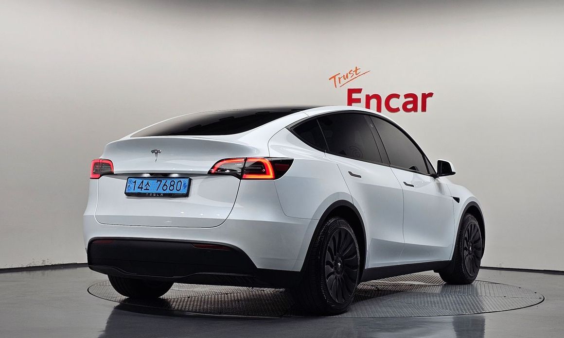 Tesla Model Y 2023