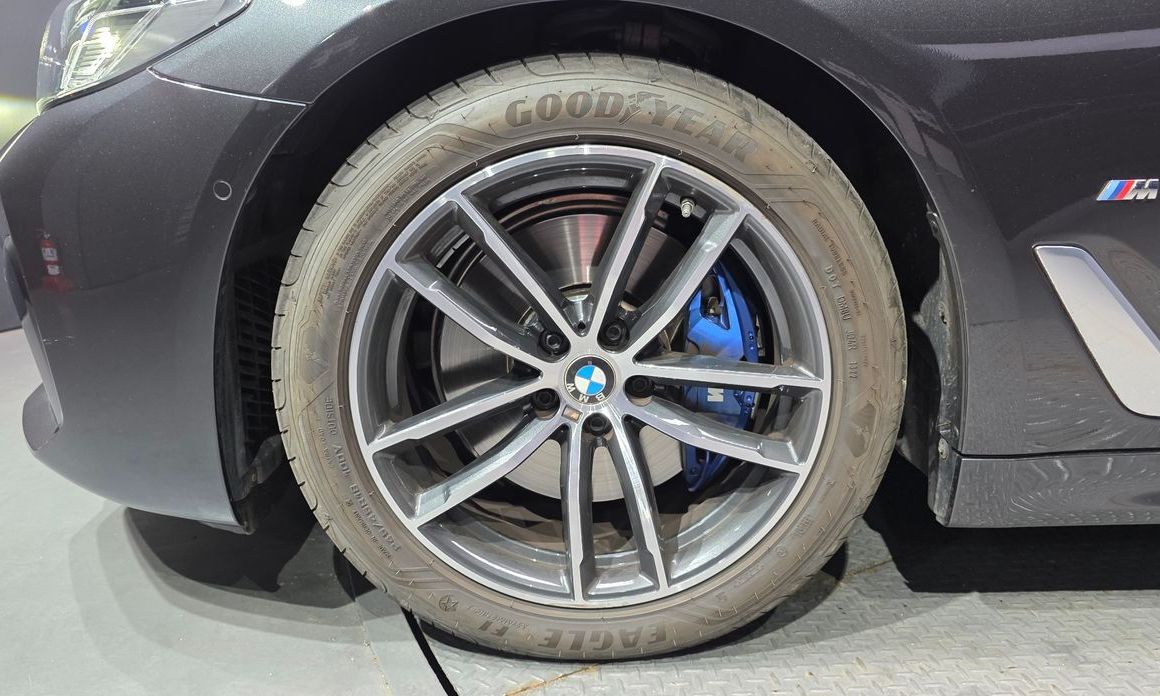 BMW 5-Series 2023