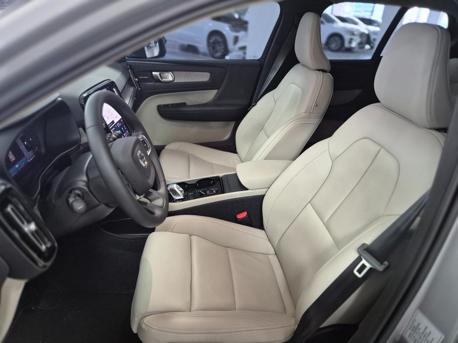 Volvo XC40 2026