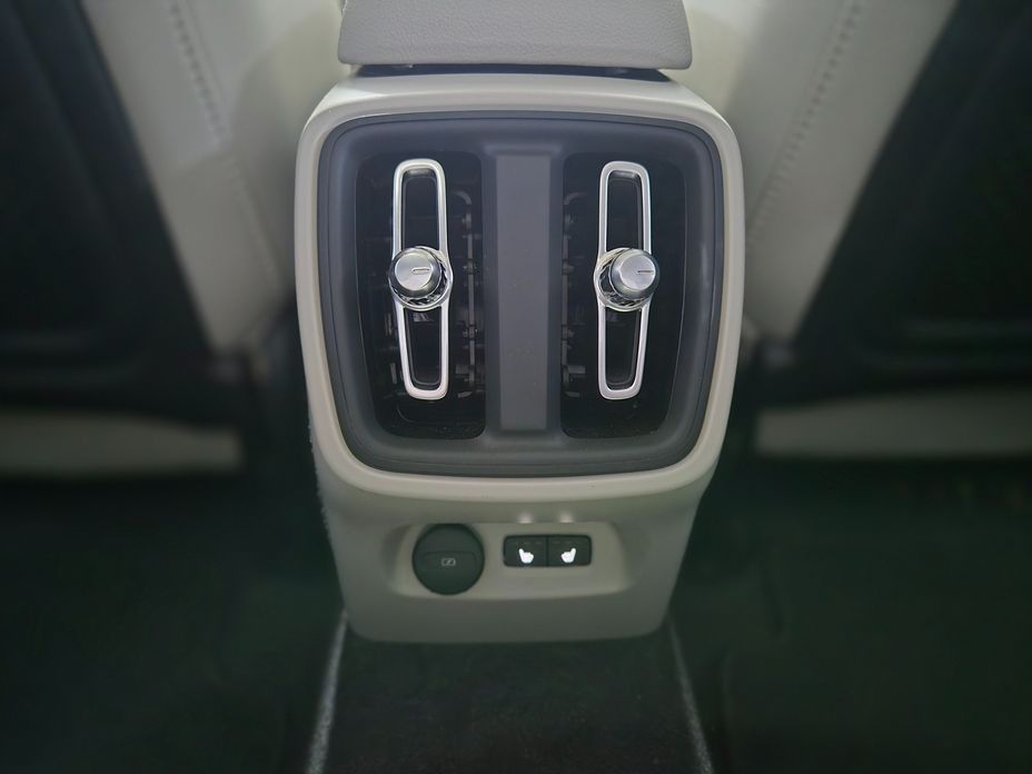 Volvo XC40 2026