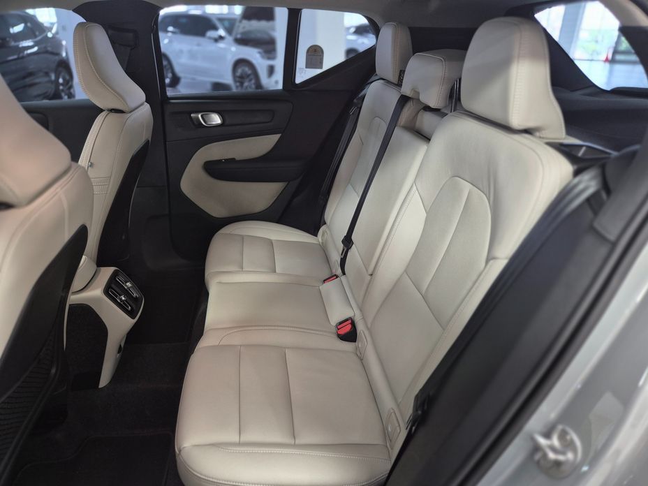 Volvo XC40 2026