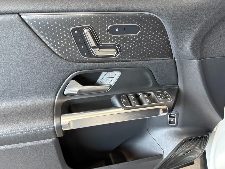 Mercedes-Benz EQB 2025