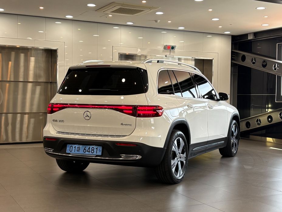 Mercedes-Benz EQB 2025