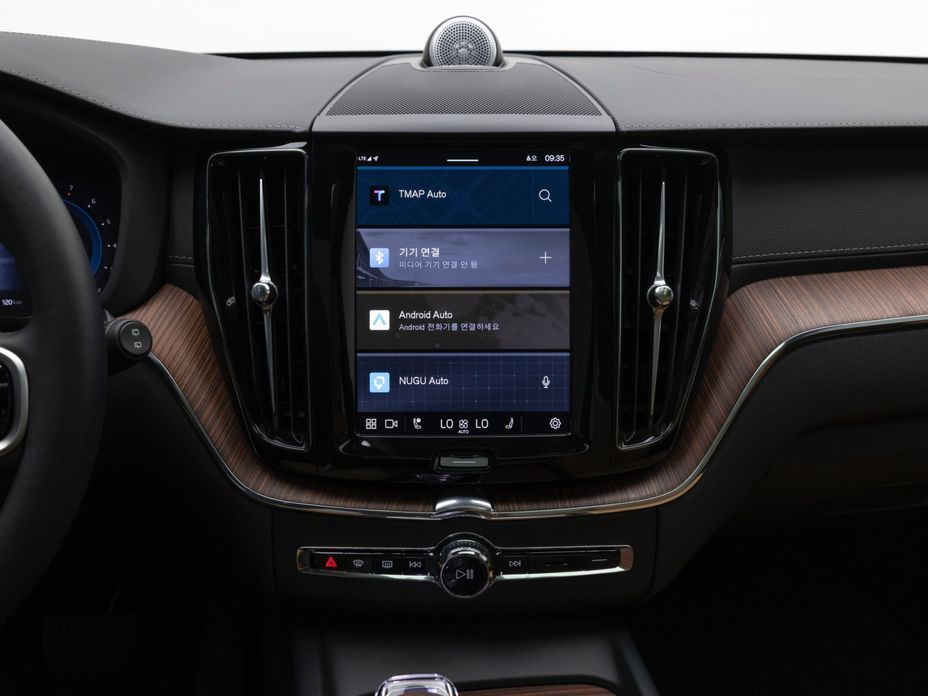 Volvo XC60 2025