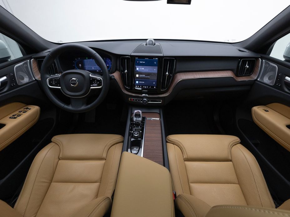 Volvo XC60 2025