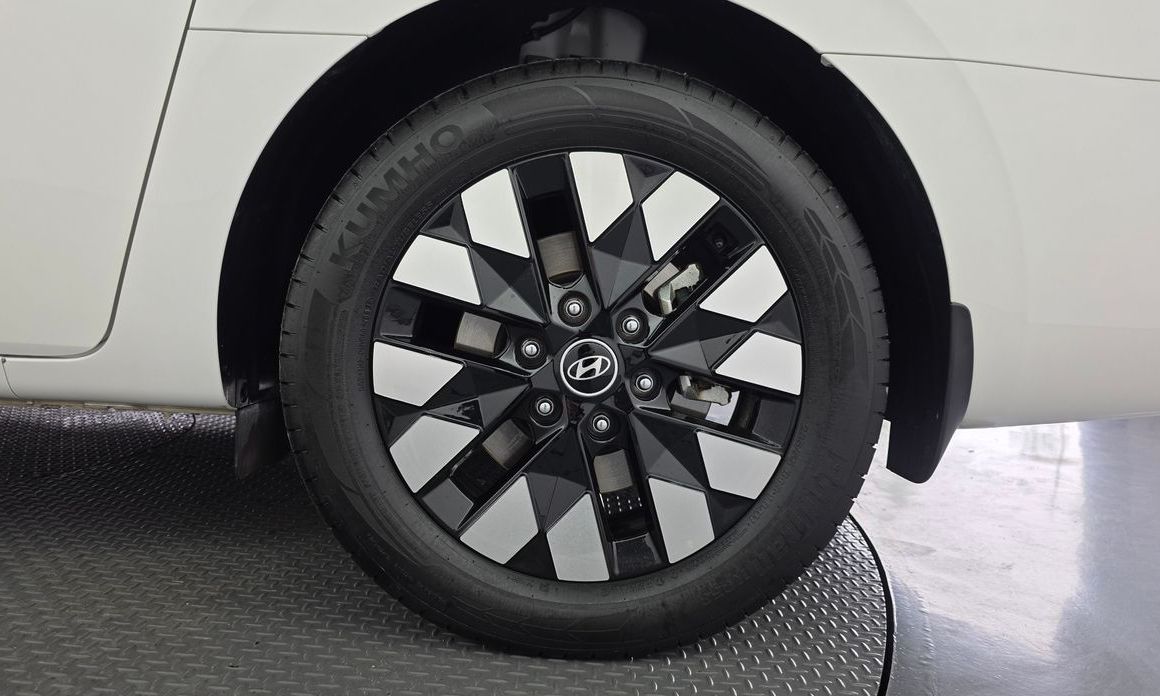 Hyundai Staria 2025