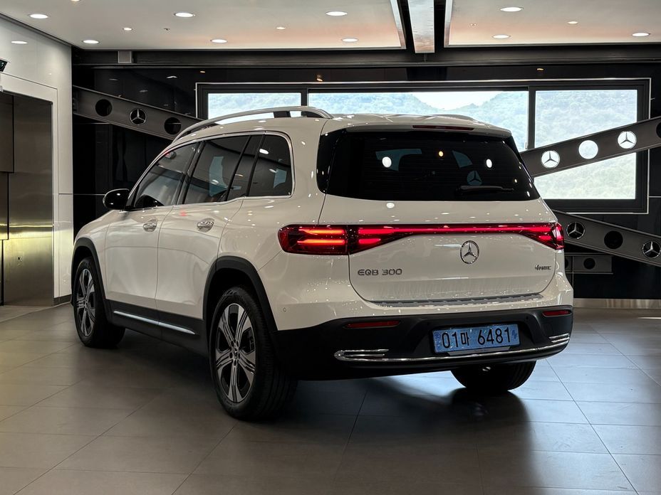 Mercedes-Benz EQB 2025