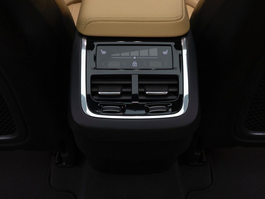 Volvo XC60 2025