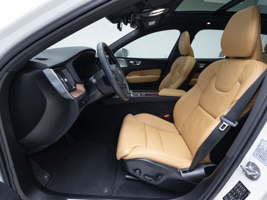 Volvo XC60 2025