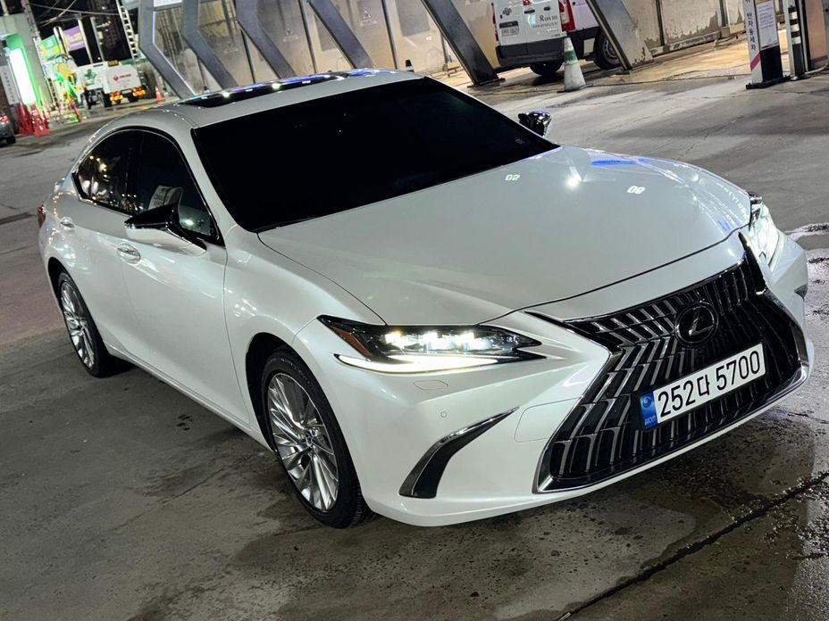 Lexus ES 2023