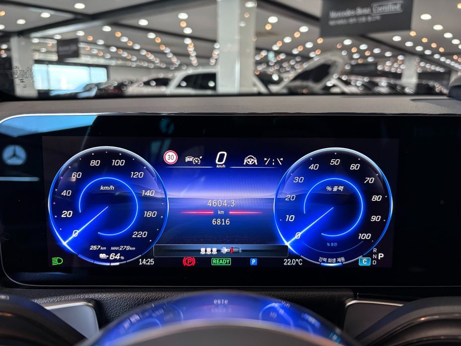 Mercedes-Benz EQB 2025