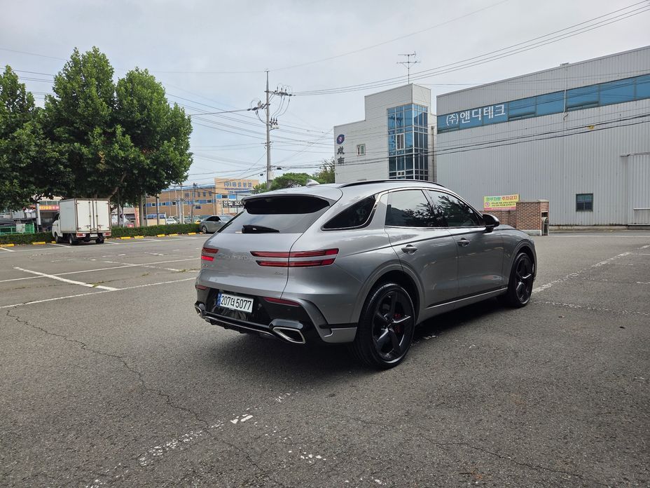 Genesis GV70 2025