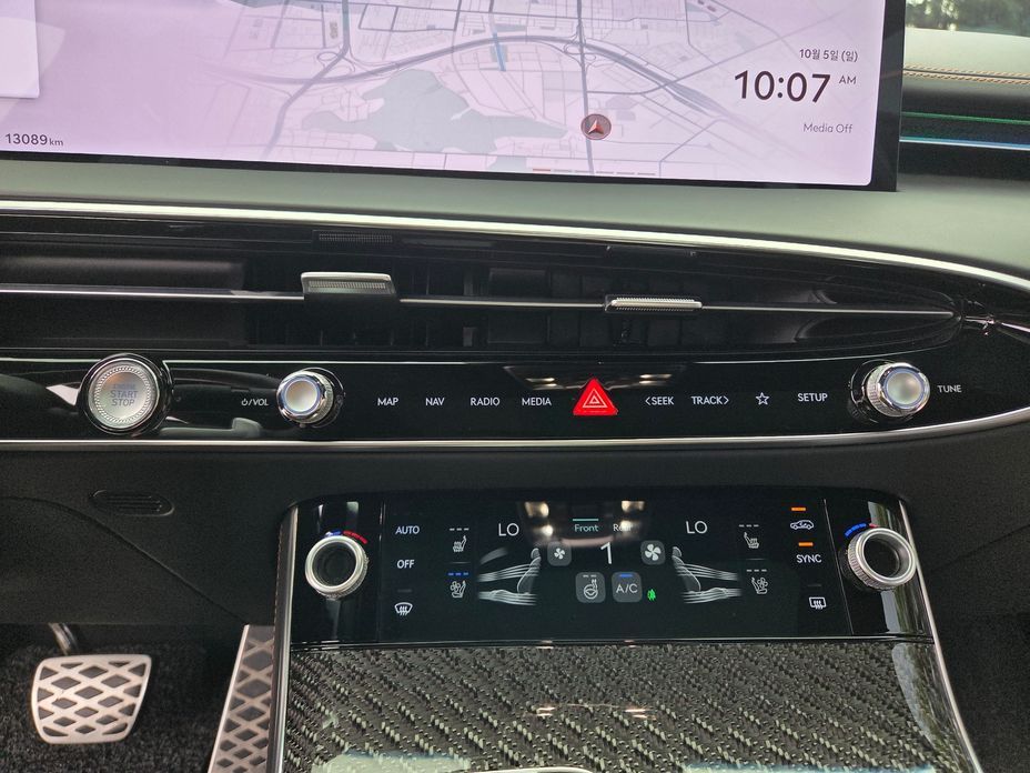 Genesis GV70 2025