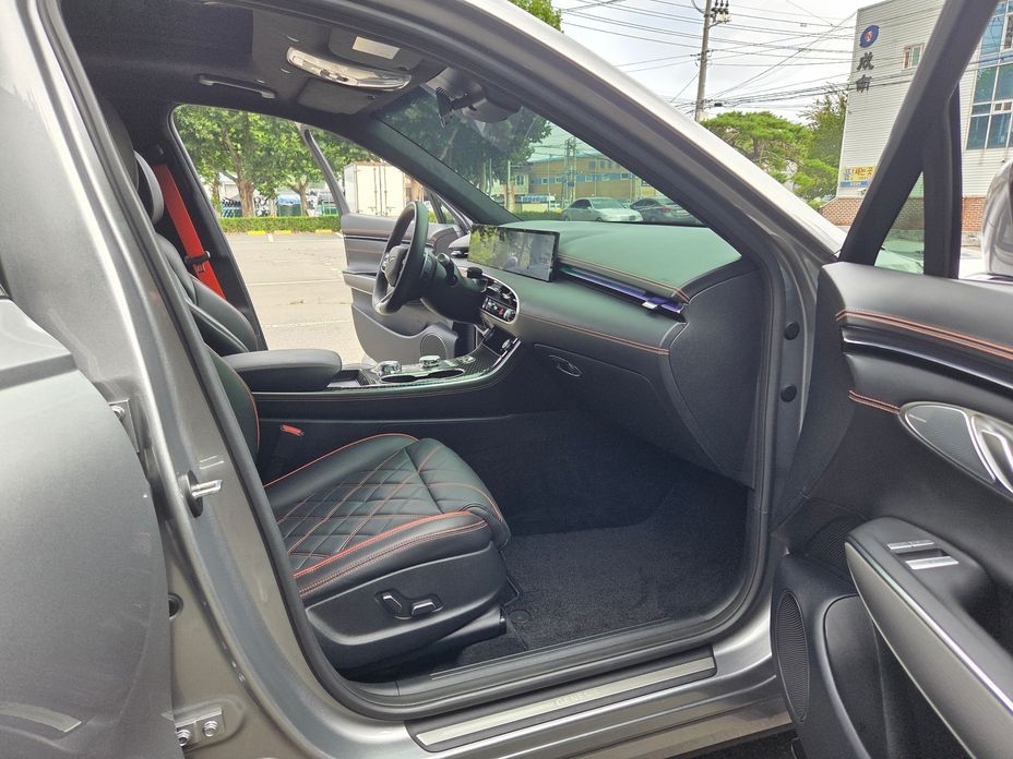 Genesis GV70 2025