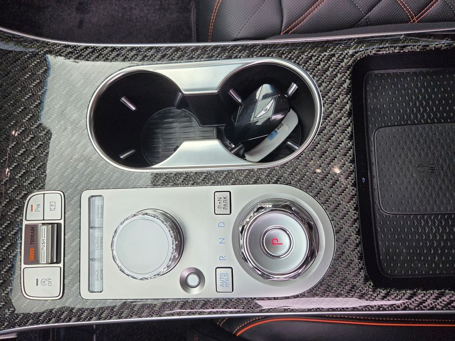 Genesis GV70 2025