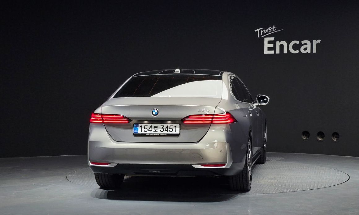 BMW 5-Series 2025
