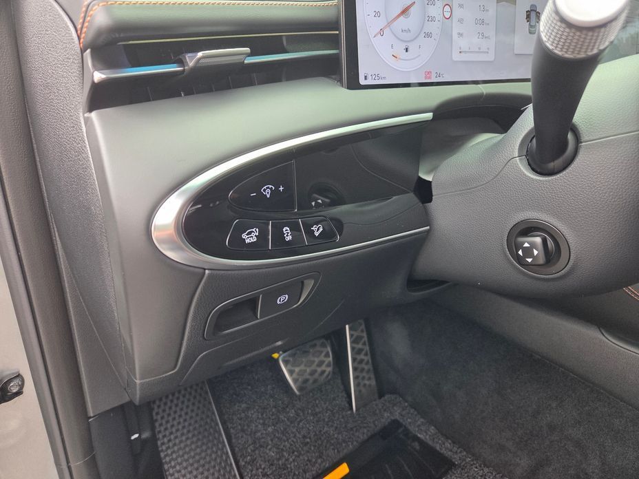 Genesis GV70 2025
