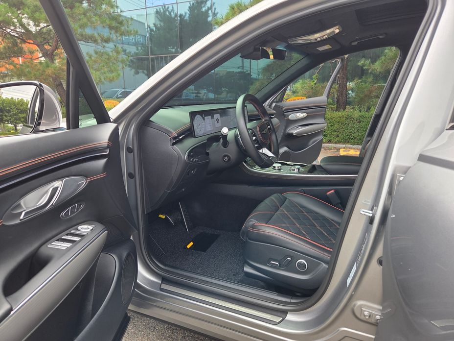 Genesis GV70 2025