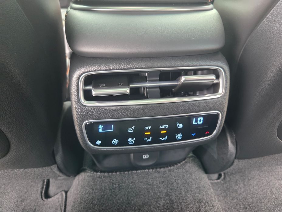 Genesis GV70 2025