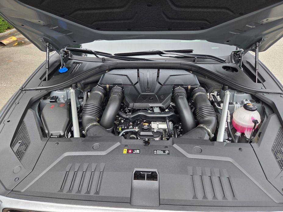 Genesis GV70 2025