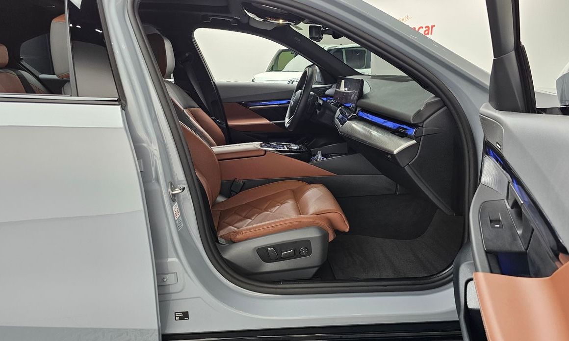 BMW 5-Series 2024