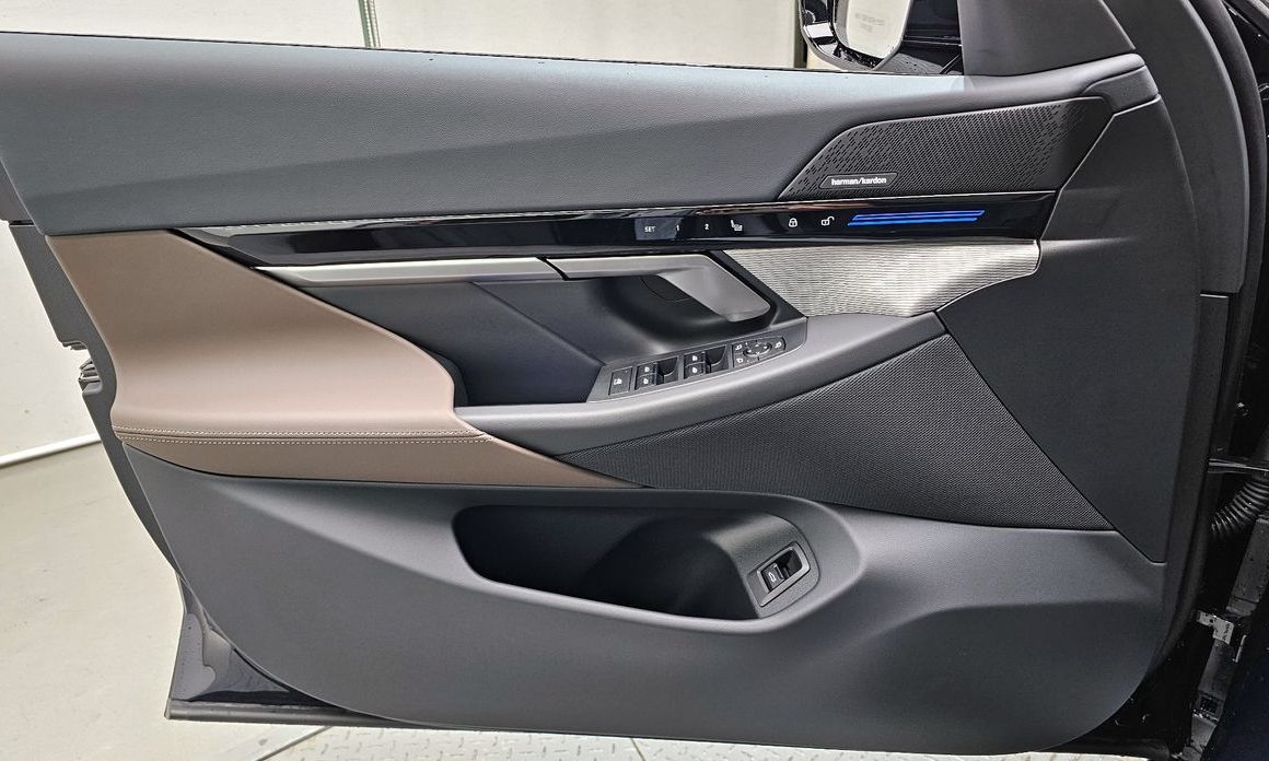 BMW 5-Series 2024