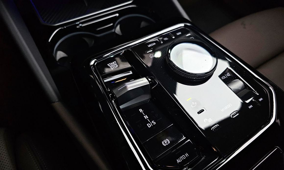 BMW 5-Series 2024