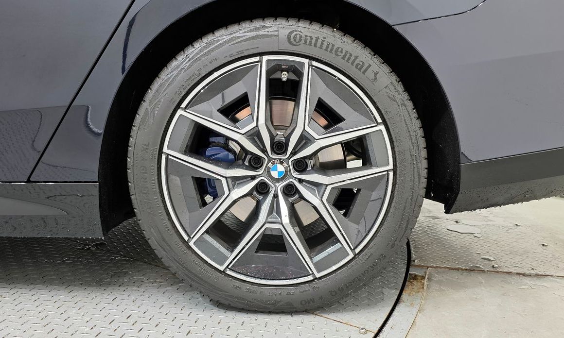 BMW 5-Series 2024