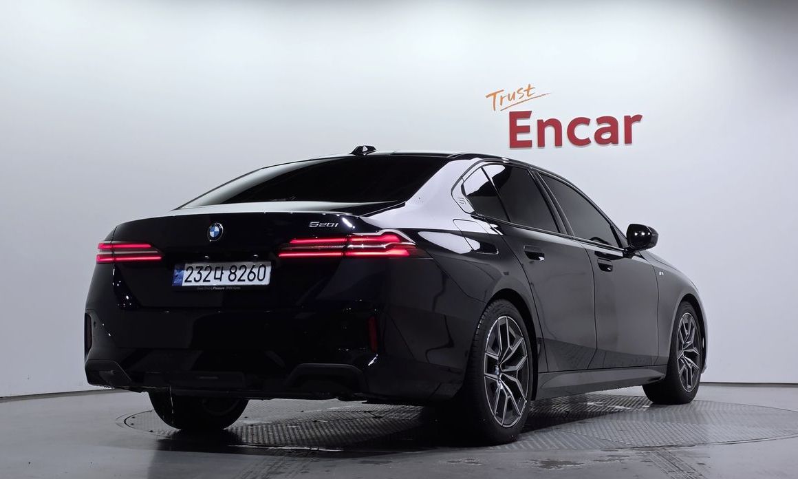 BMW 5-Series 2024