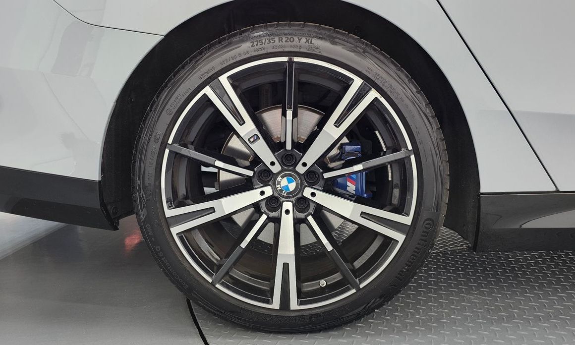 BMW 5-Series 2024