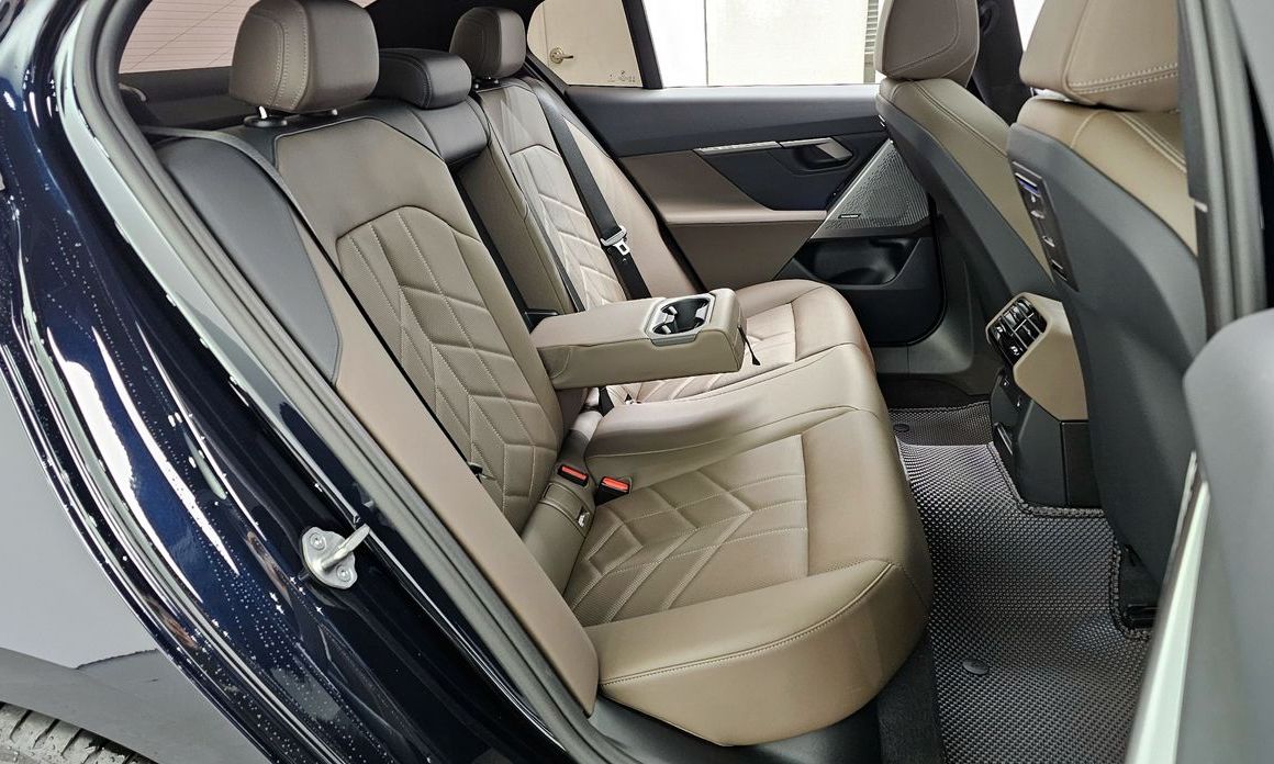 BMW 5-Series 2024