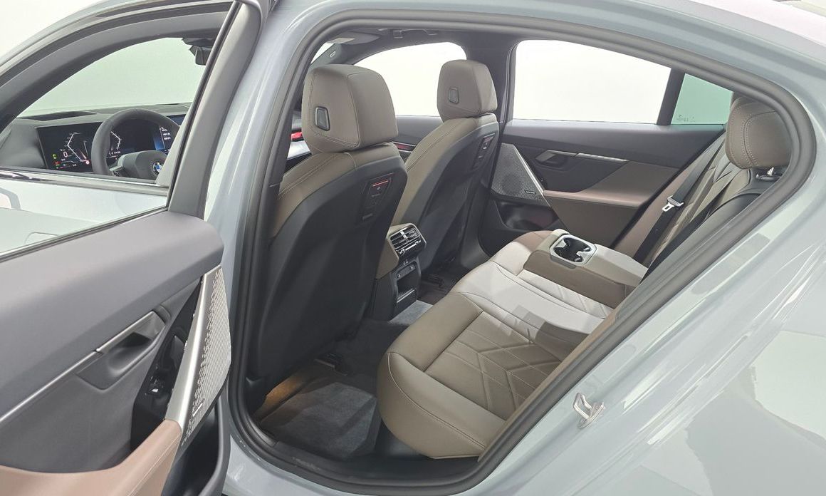 BMW 5-Series 2025