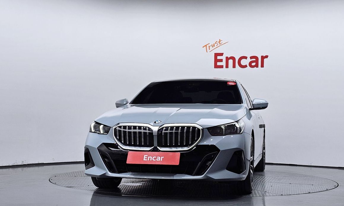BMW 5-Series 2024