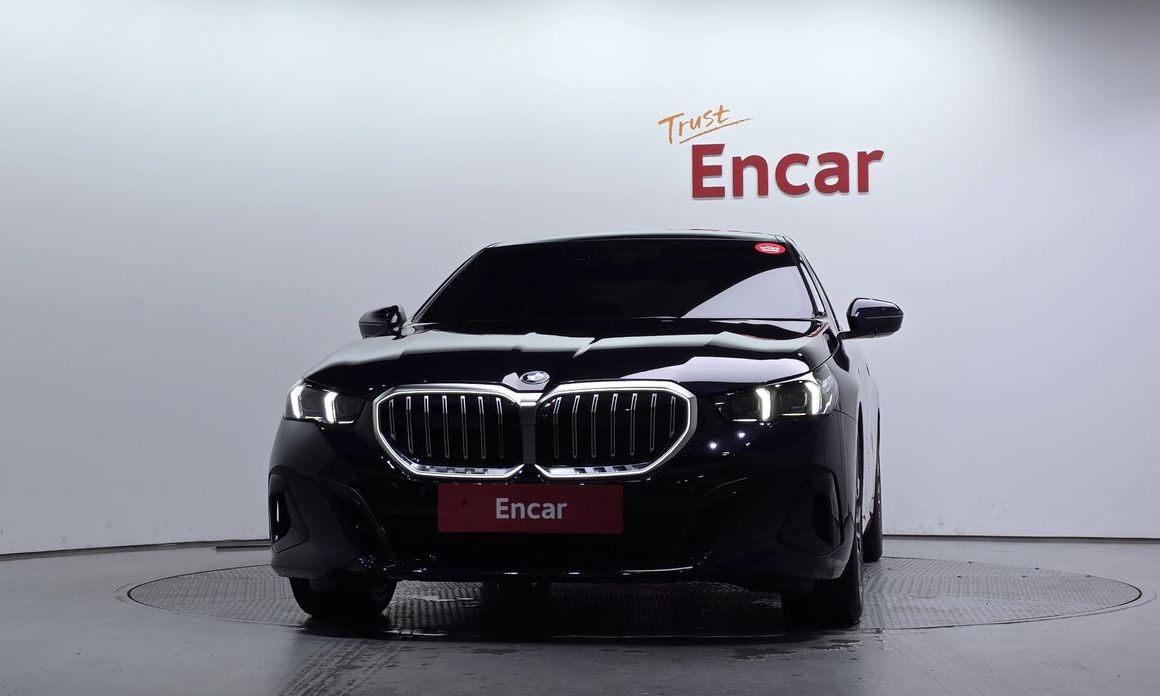 BMW 5-Series 2024