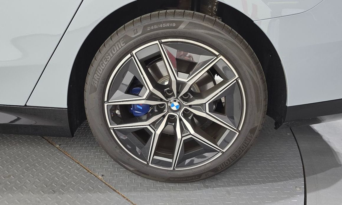 BMW 5-Series 2025